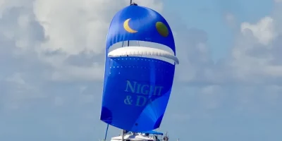 02-she-san-aussen-ansicht-von-vorne-mit-parasailor